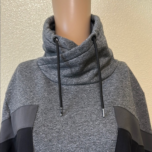 H&M- Men's Gray and Black Turtleneck Sweater - Picture 2 of 8